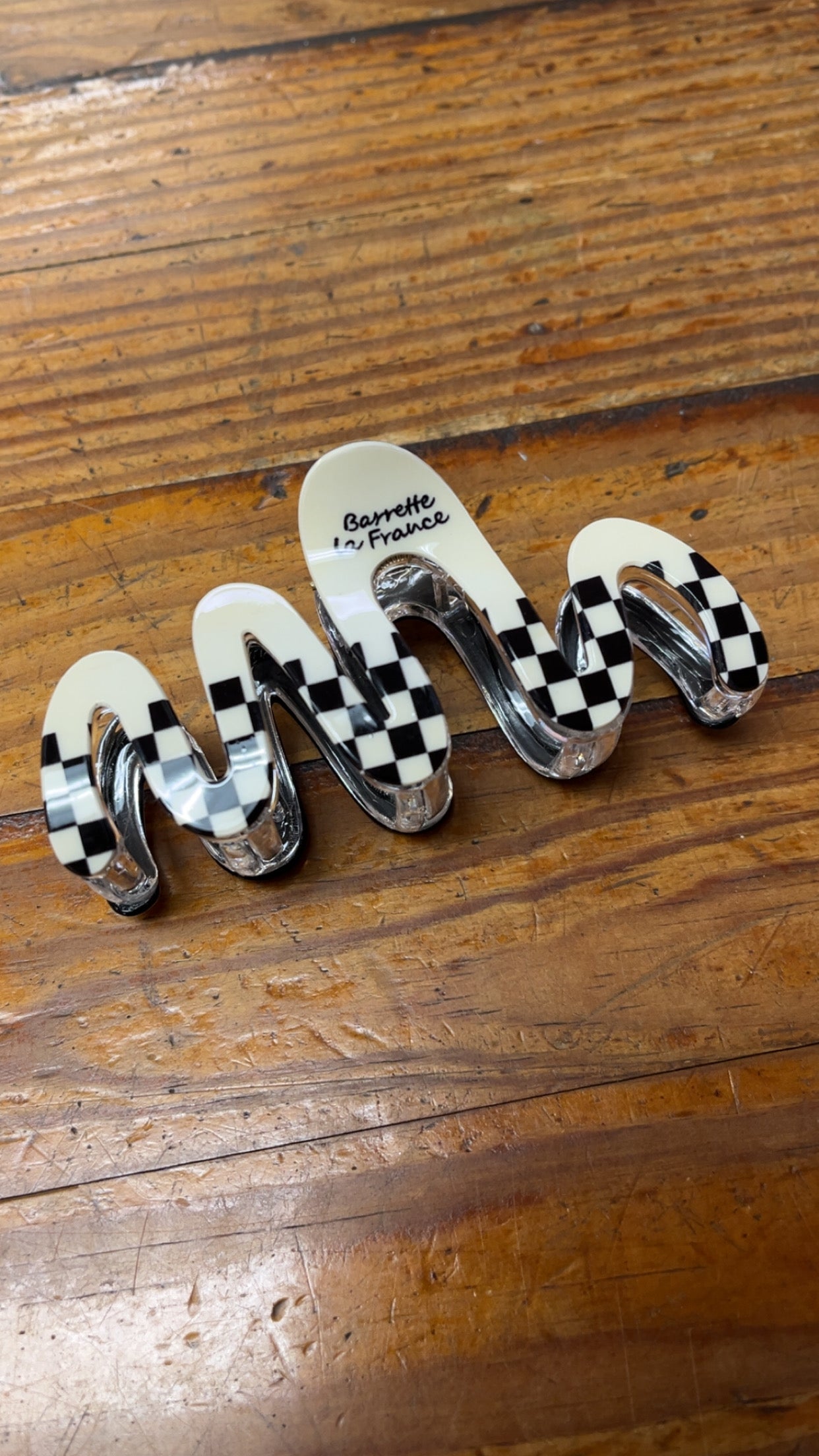 Jumbo Wavy Checkered Hair Clip