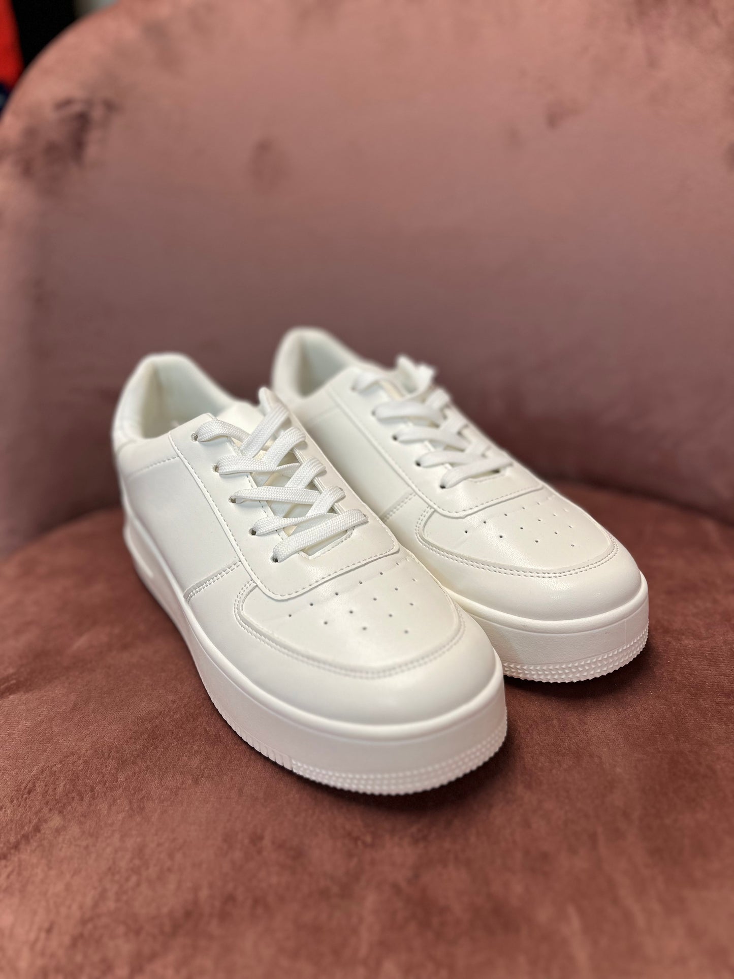 Outwoods Artist White Sneakers