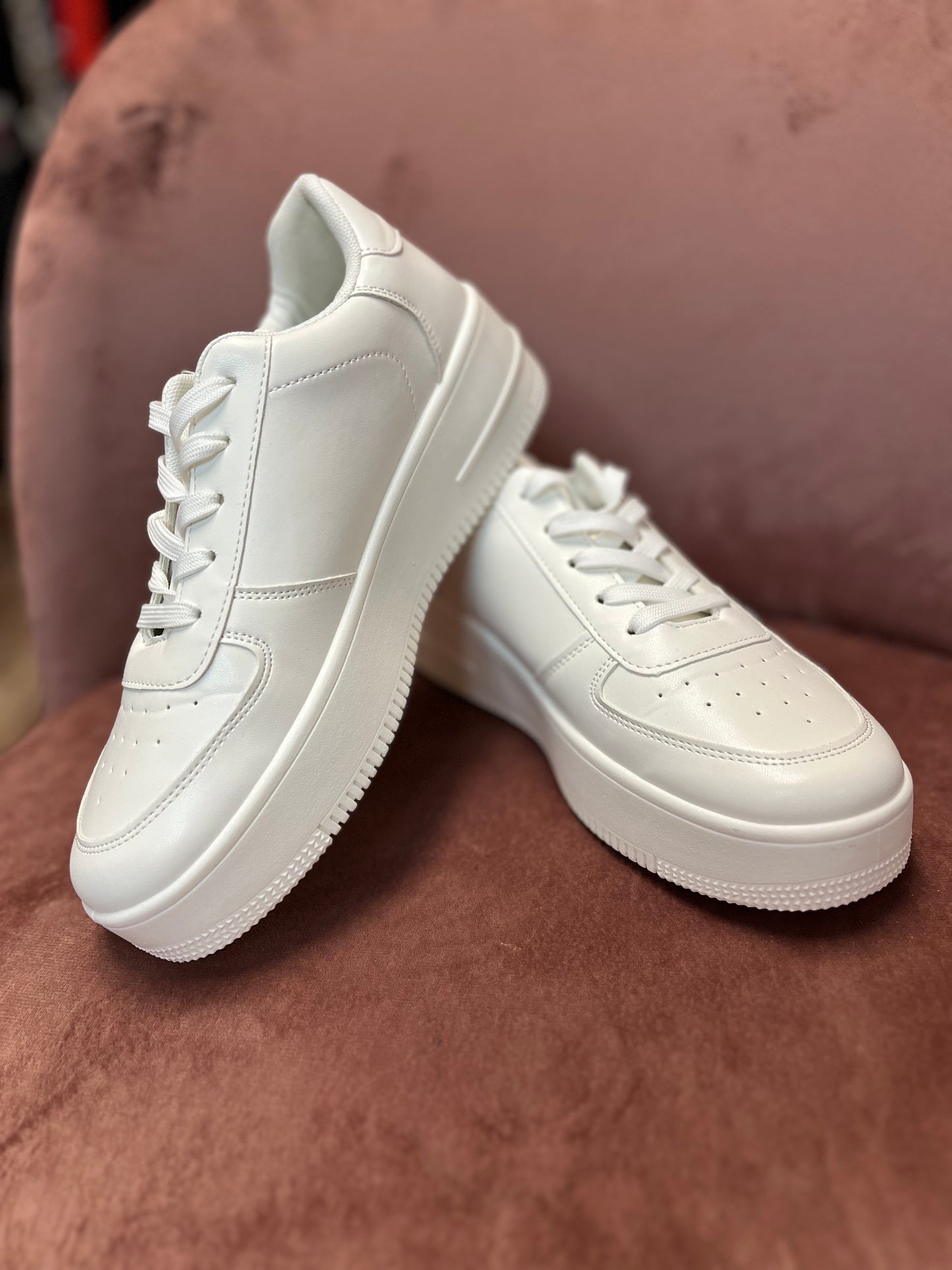 Outwoods Artist White Sneakers