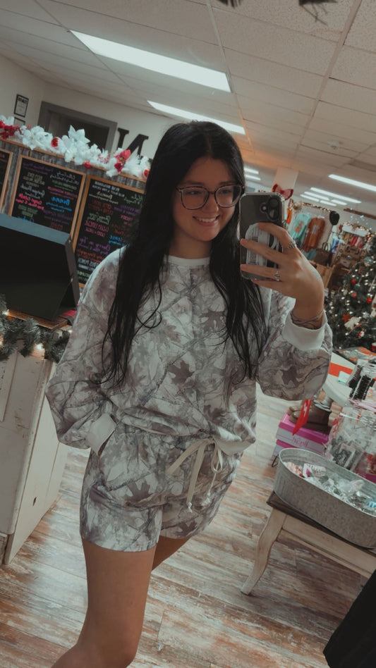 Camouflage Print Round Neck Drop Sleeve Shorts Set